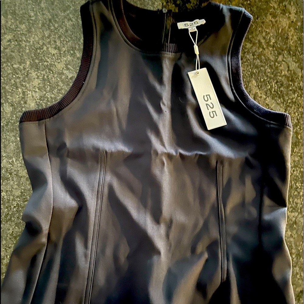 525 America navy top sz m NWT